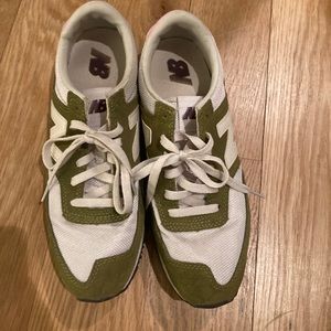 New Balance Sneakers Khaki + Pink 8.5 (U.S)